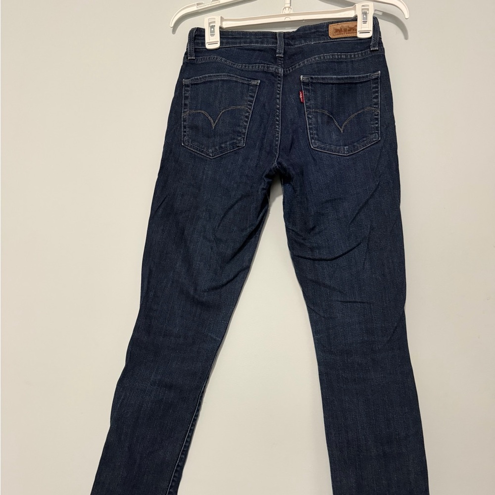 Mid rise Levi’s jeans. W 26, L 32. Fit like size small 4-6